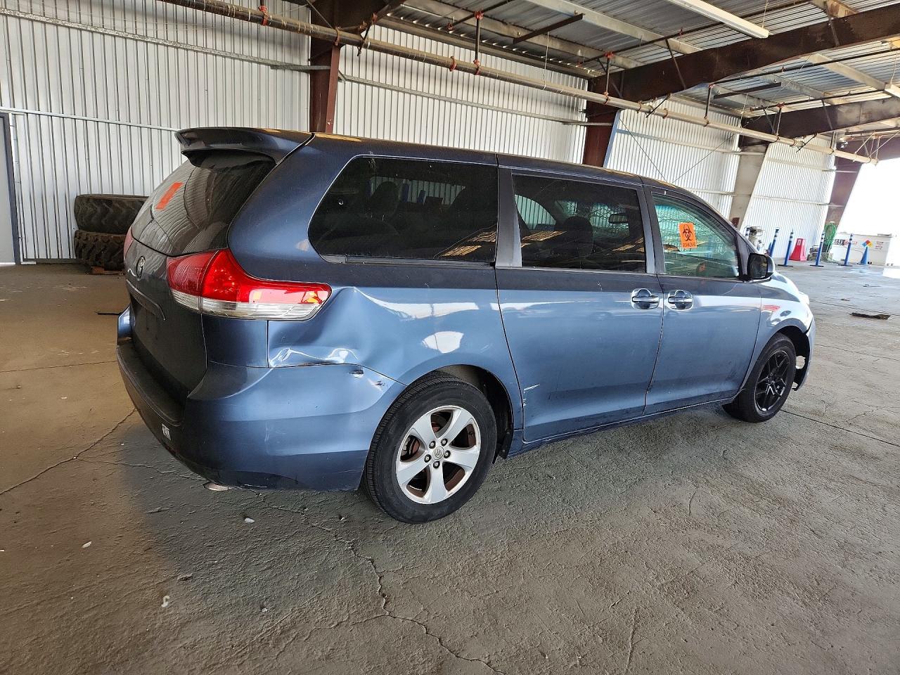 2014 Toyota Sienna Le Blue vin: 5TDKK3DC1ES498920