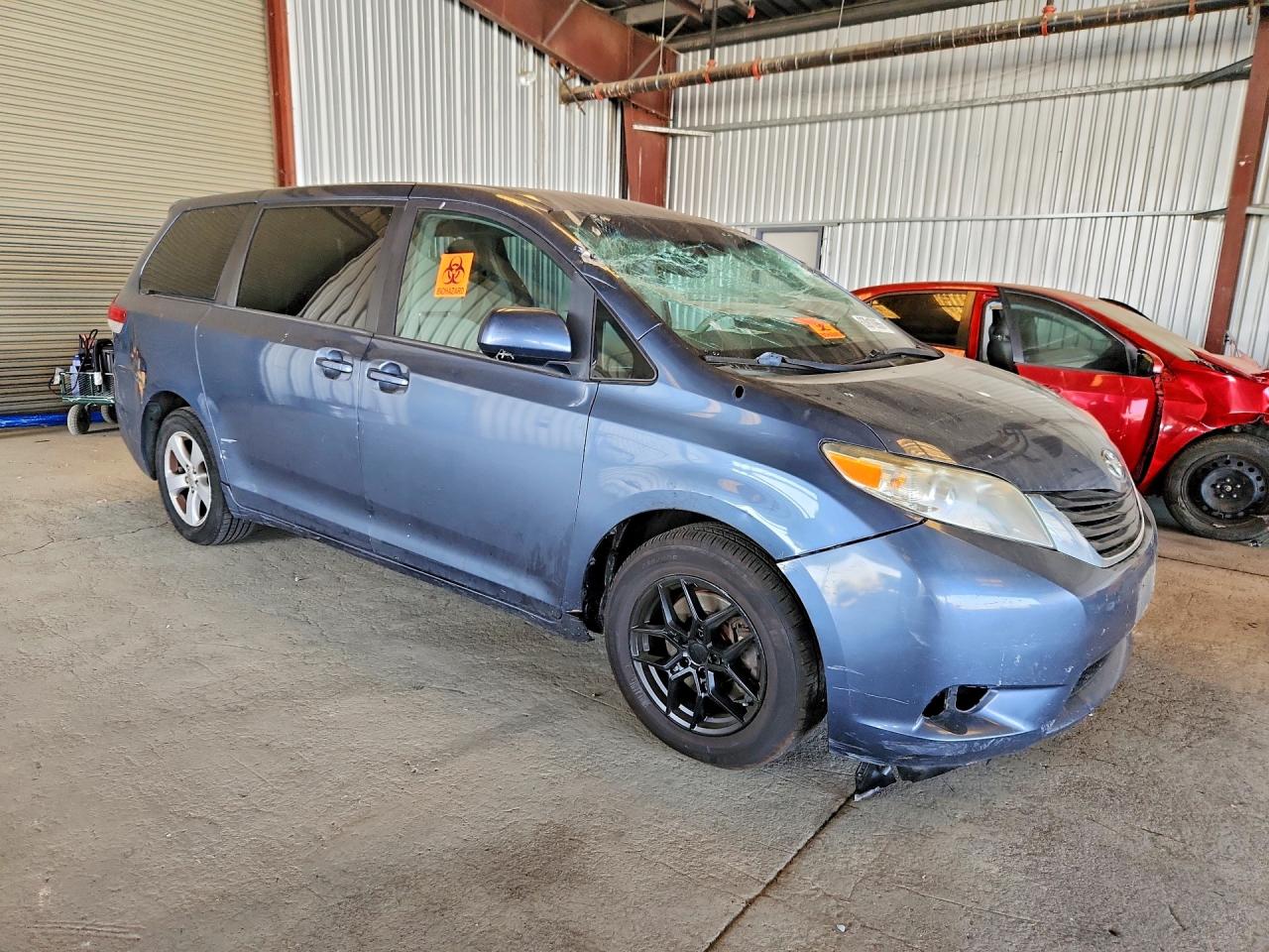 2014 Toyota Sienna Le Blue vin: 5TDKK3DC1ES498920