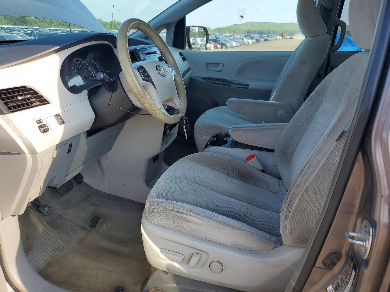 2014 Toyota Sienna Le Gray vin: 5TDKK3DC1ES499839