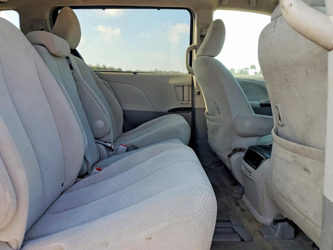 2014 Toyota Sienna Le Gray vin: 5TDKK3DC1ES499839
