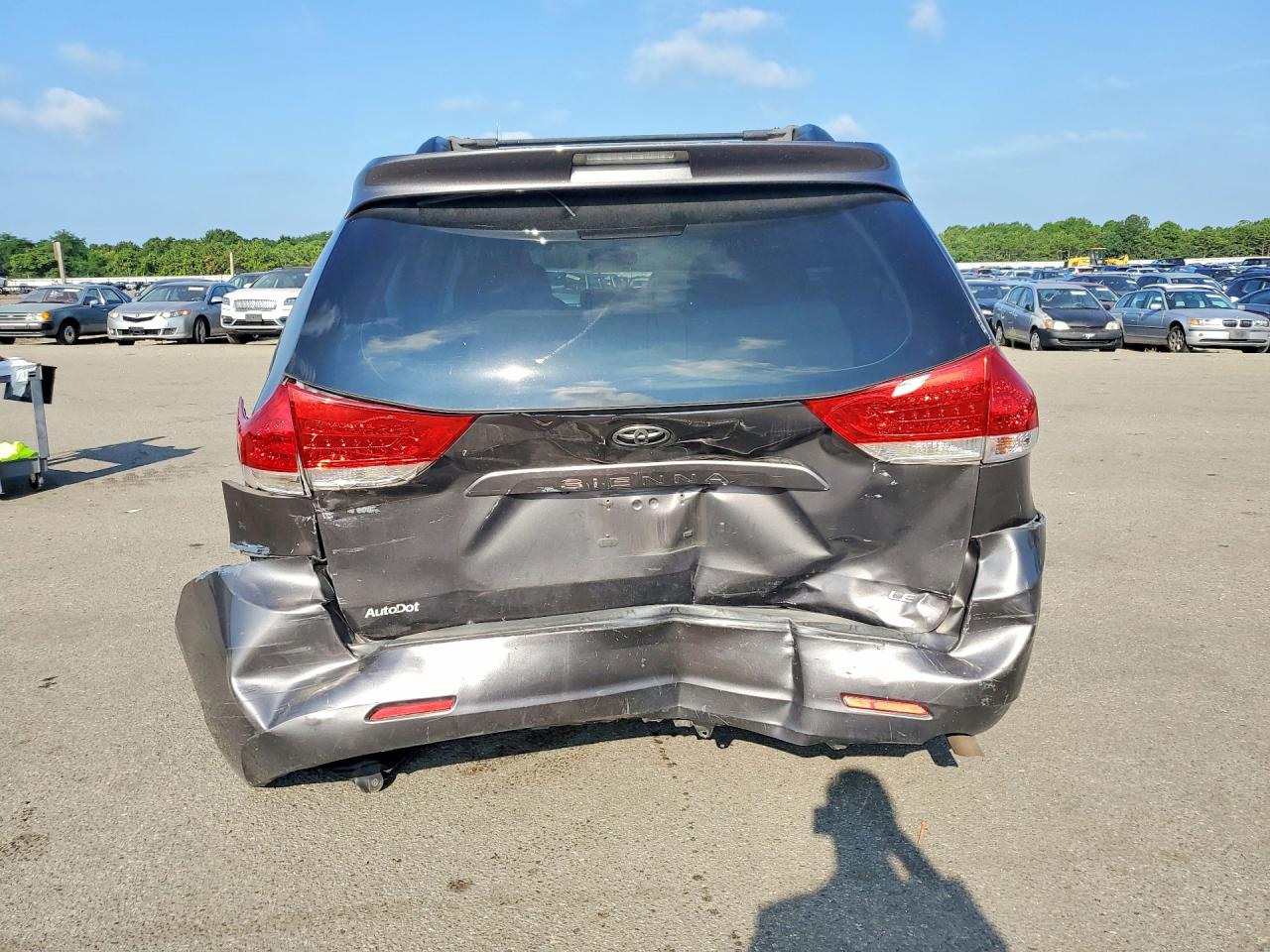 2014 Toyota Sienna Le Gray vin: 5TDKK3DC1ES499839