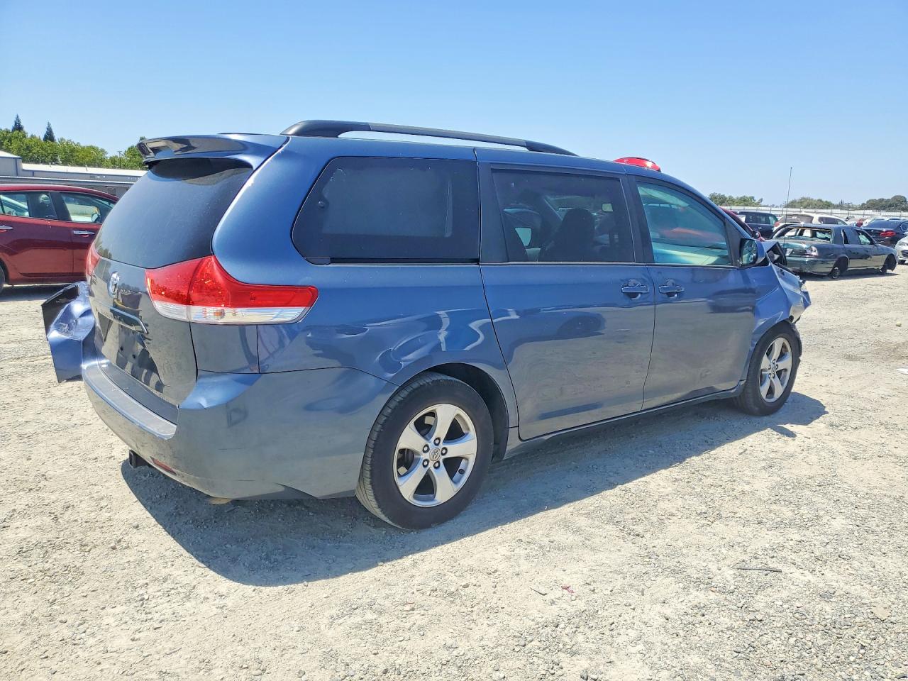 2014 Toyota Sienna Le Blue vin: 5TDKK3DC1ES502898