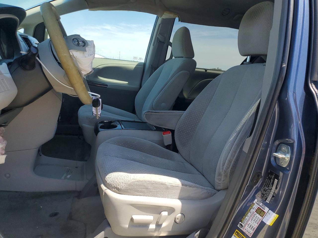 2014 Toyota Sienna Le Blue vin: 5TDKK3DC1ES502898