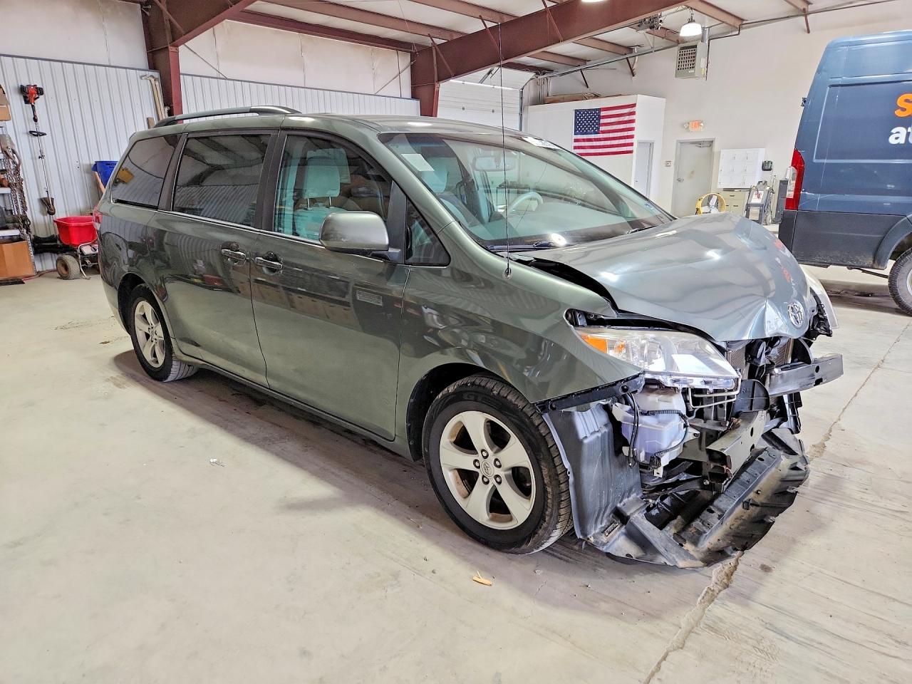 2014 Toyota Sienna Le Серый vin: 5TDKK3DC1ES516820