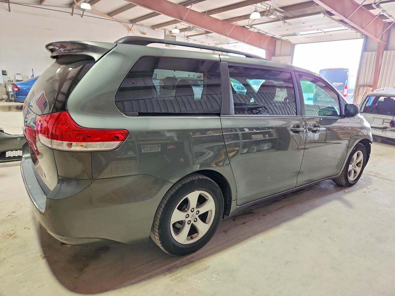 2014 Toyota Sienna Le Серый vin: 5TDKK3DC1ES516820