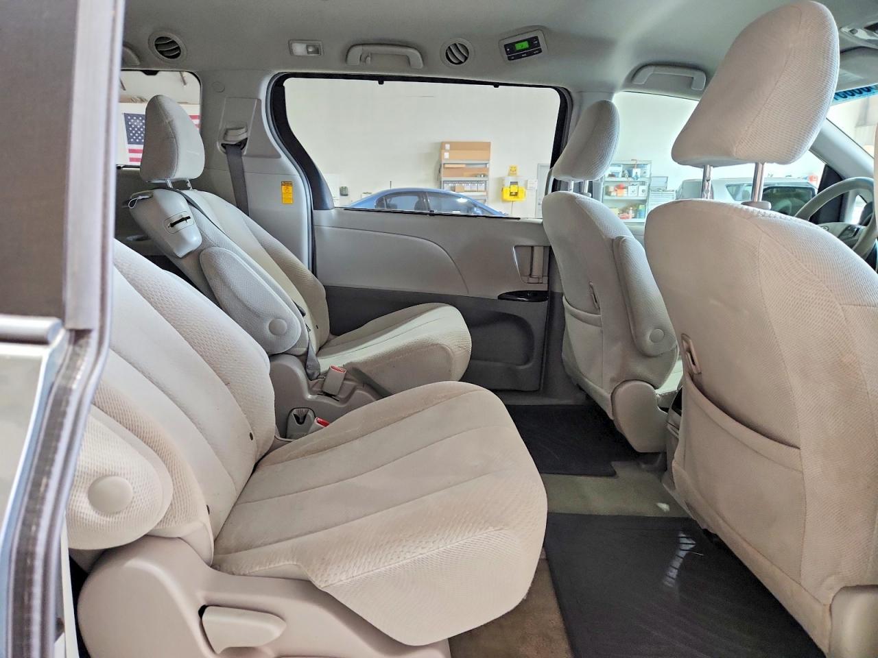 2014 Toyota Sienna Le Серый vin: 5TDKK3DC1ES516820