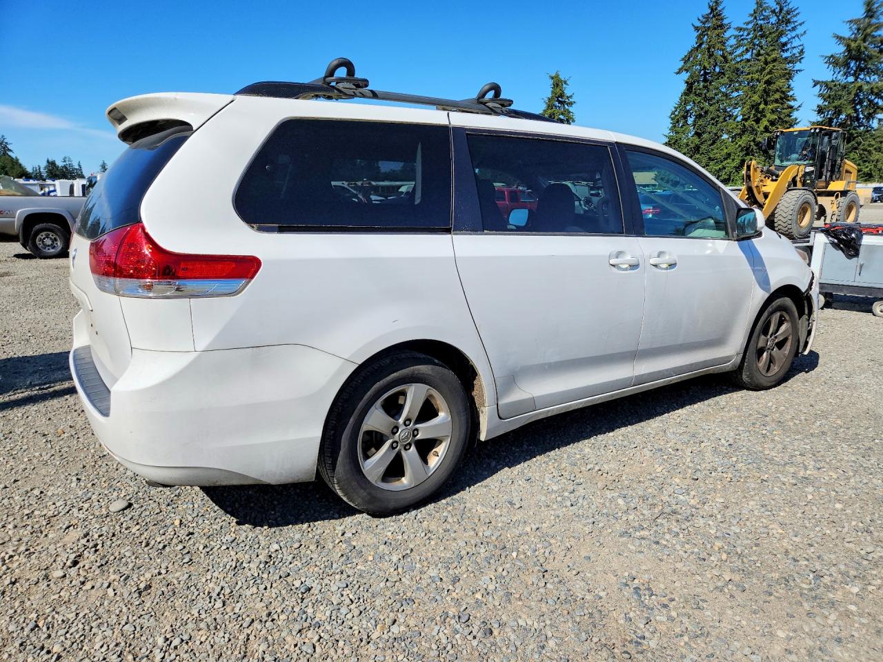 2014 Toyota Sienna Le White vin: 5TDKK3DC1ES518227