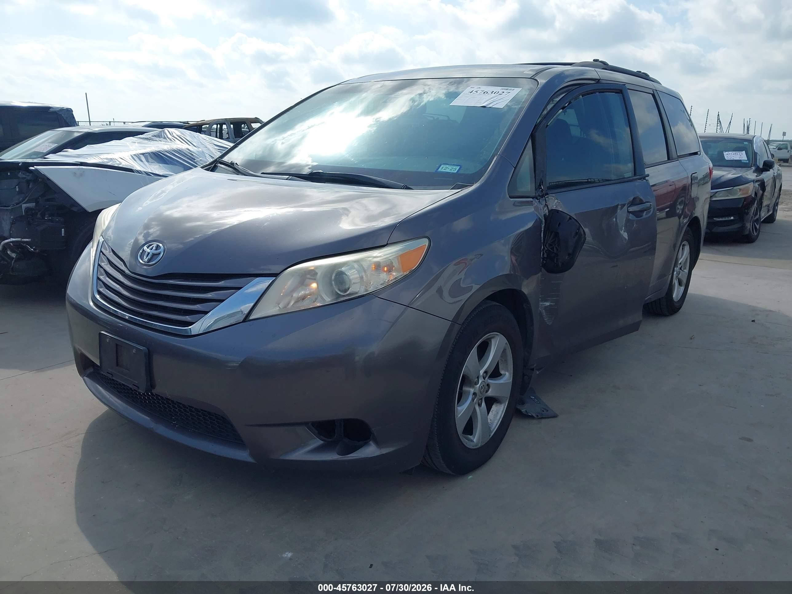 2015 Toyota Sienna Le 8 Passenger Gray vin: 5TDKK3DC1FS528340