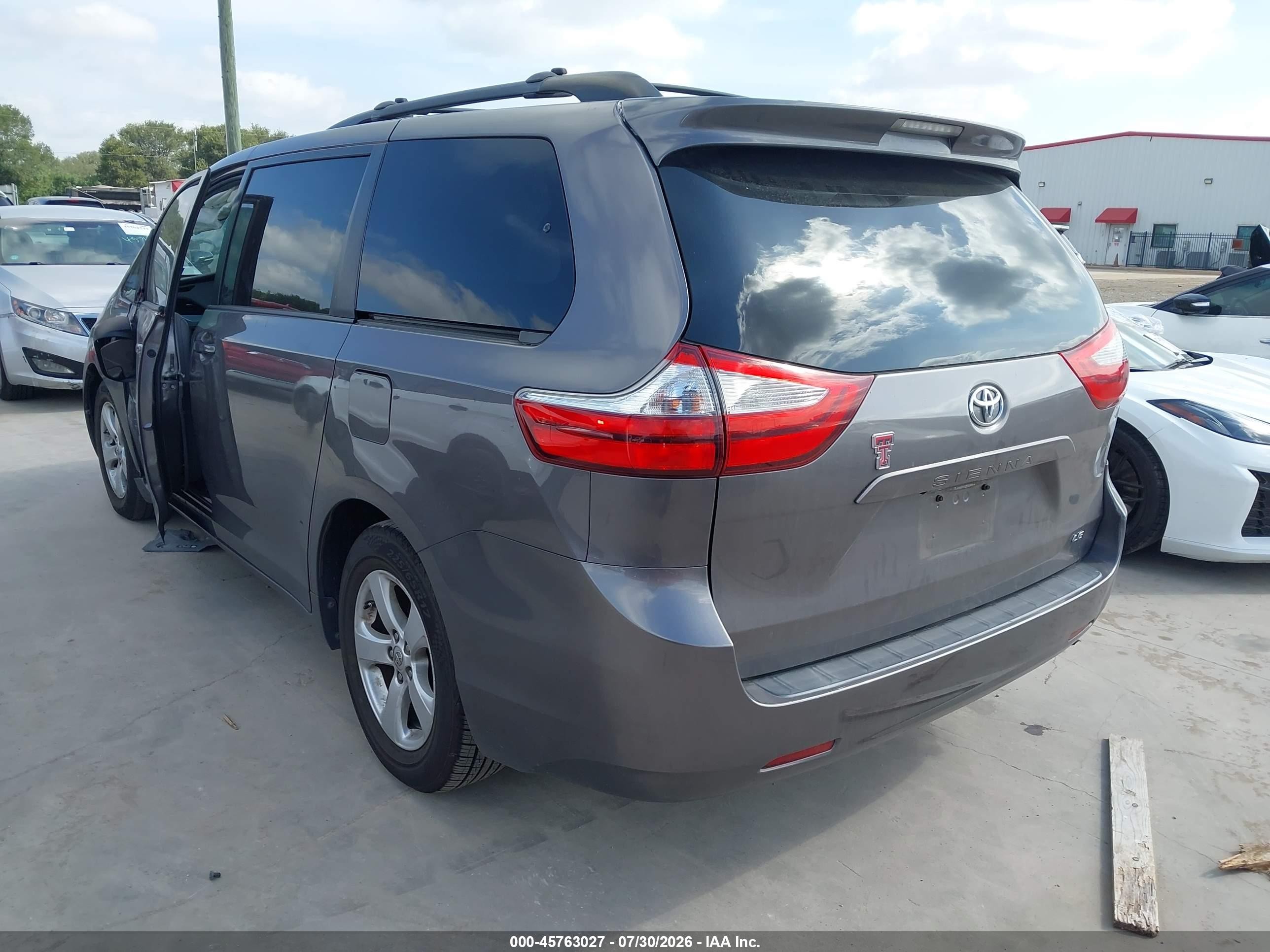 2015 Toyota Sienna Le 8 Passenger Gray vin: 5TDKK3DC1FS528340