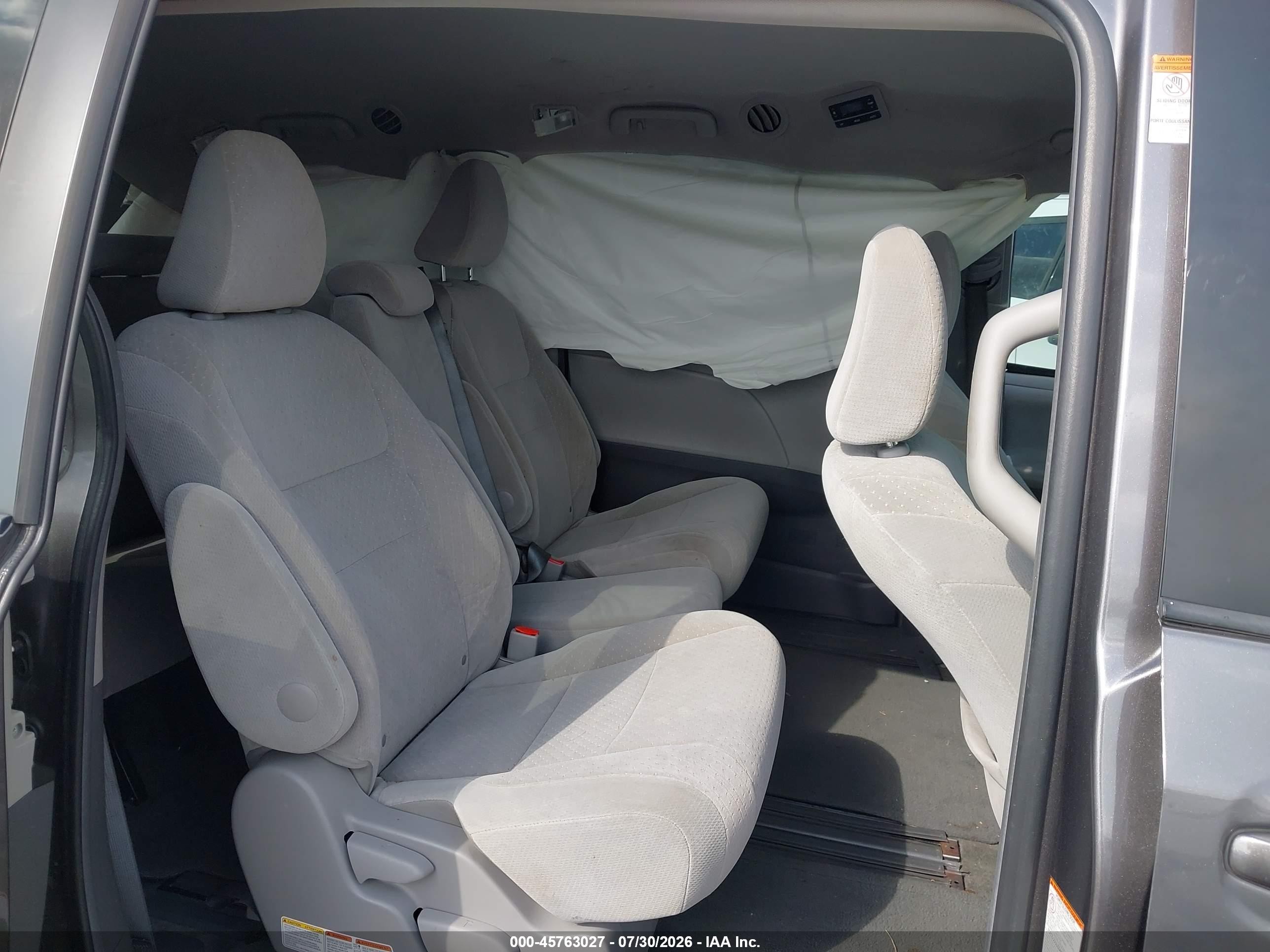 2015 Toyota Sienna Le 8 Passenger Gray vin: 5TDKK3DC1FS528340