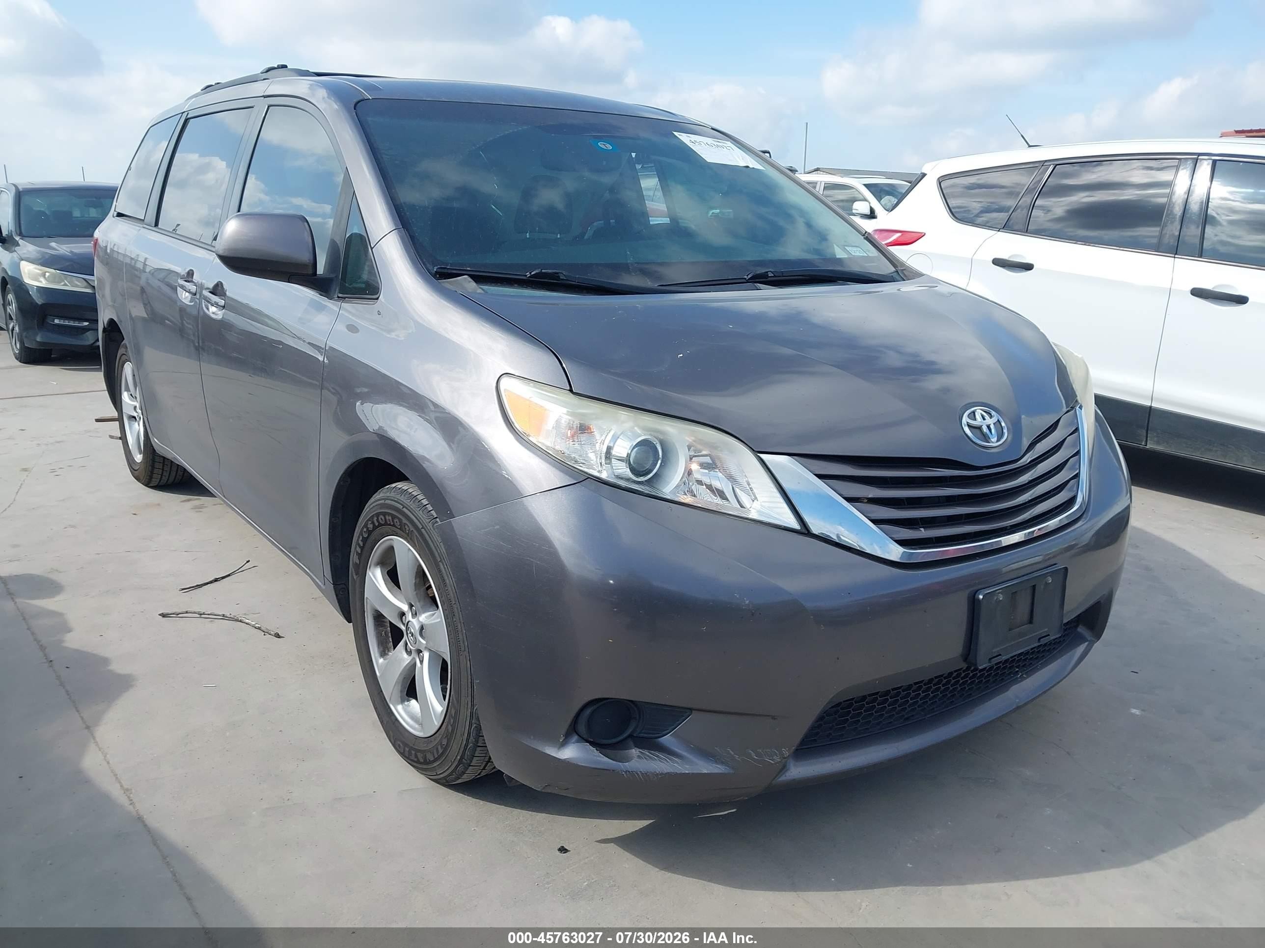 2015 Toyota Sienna Le 8 Passenger Gray vin: 5TDKK3DC1FS528340