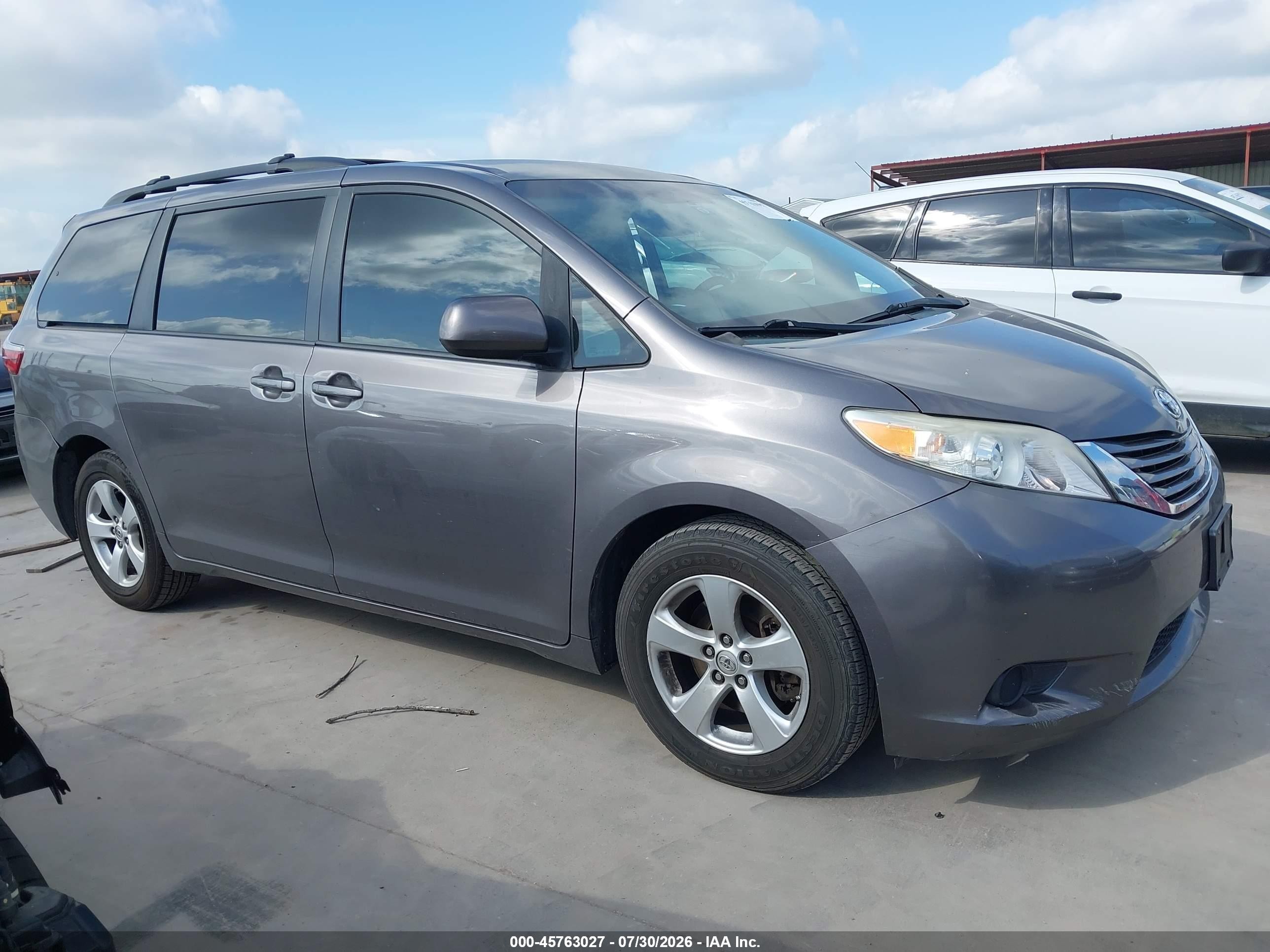 2015 Toyota Sienna Le 8 Passenger Gray vin: 5TDKK3DC1FS528340