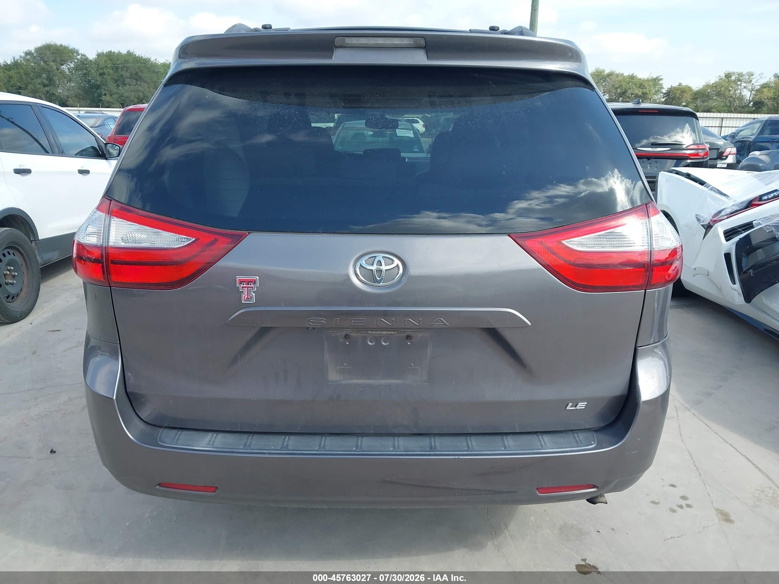2015 Toyota Sienna Le 8 Passenger Gray vin: 5TDKK3DC1FS528340