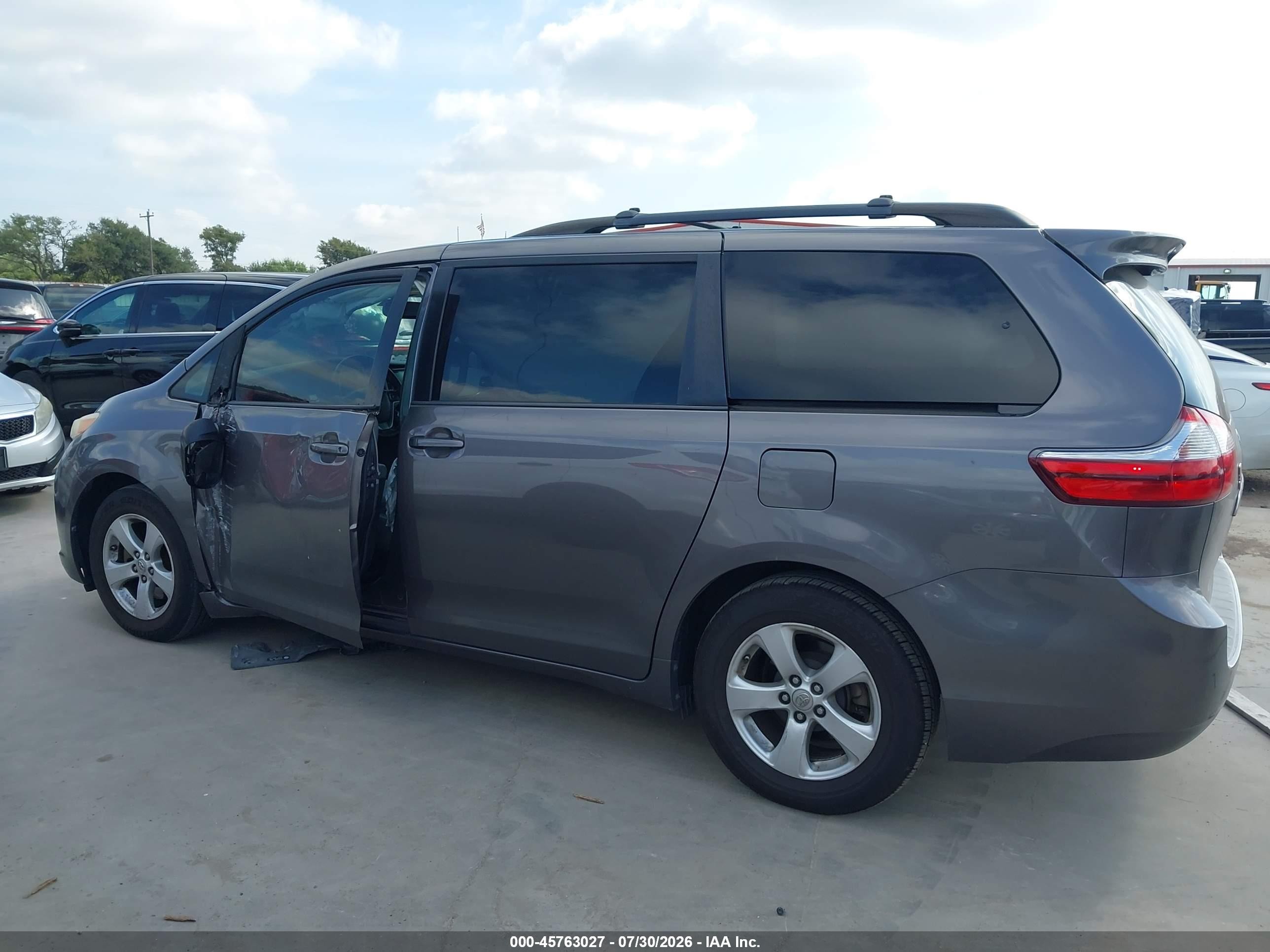 2015 Toyota Sienna Le 8 Passenger Gray vin: 5TDKK3DC1FS528340