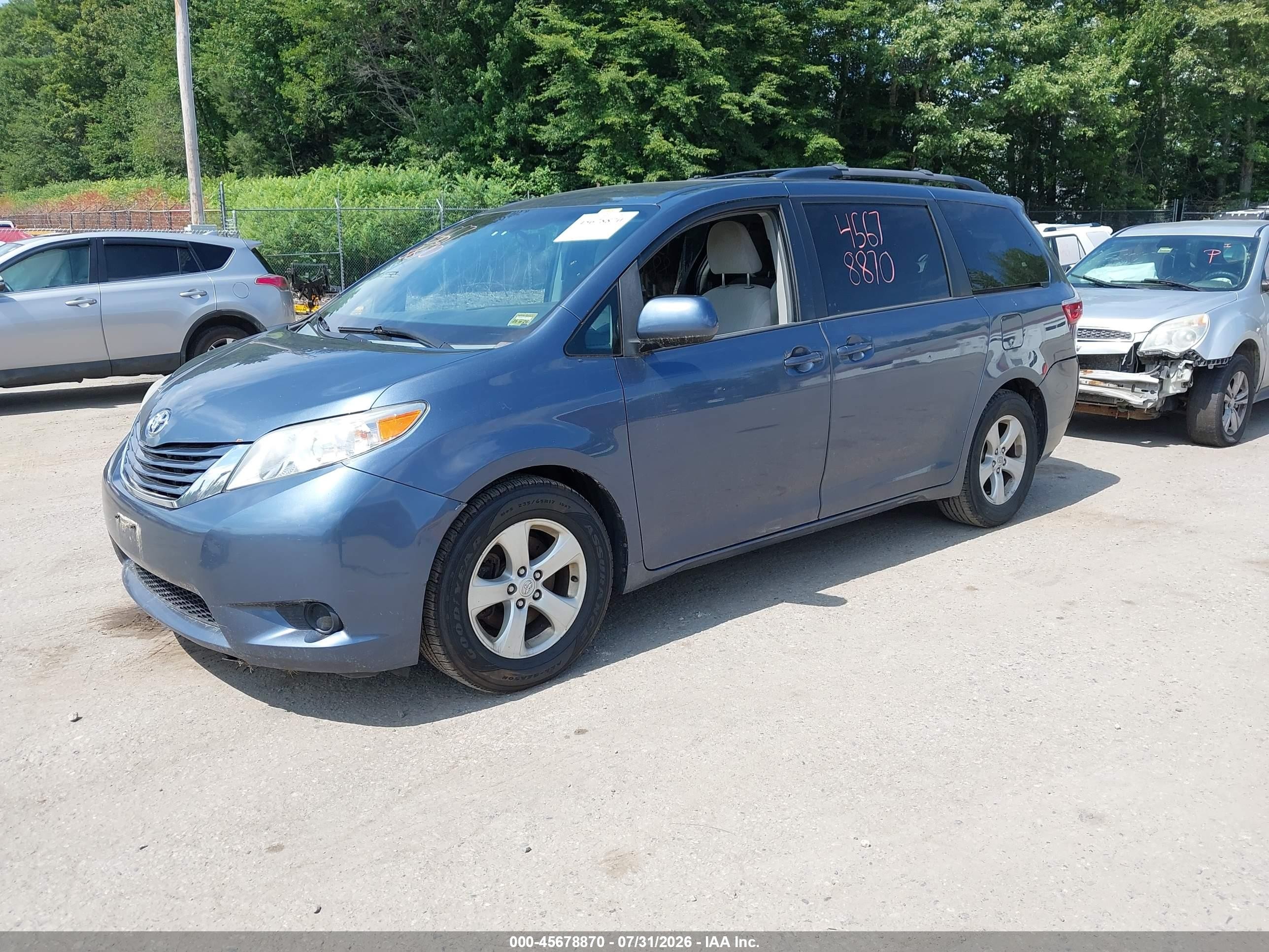 2015 Toyota Sienna Le 8 Passenger Blue vin: 5TDKK3DC1FS540990