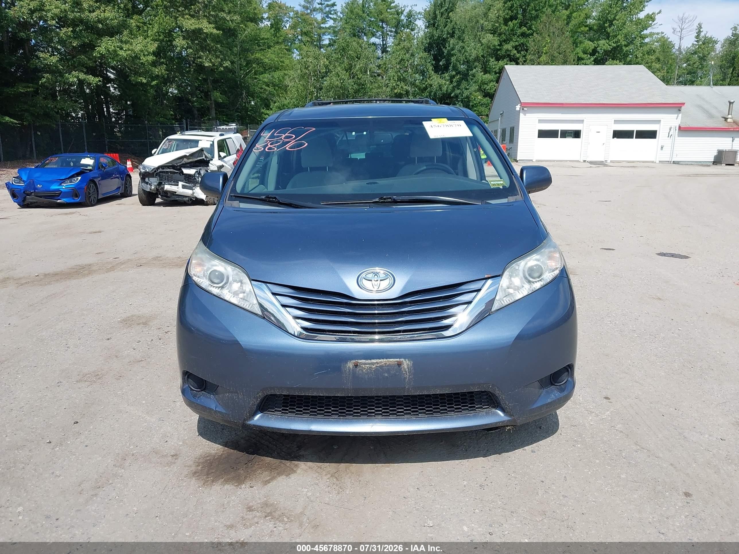 2015 Toyota Sienna Le 8 Passenger Blue vin: 5TDKK3DC1FS540990