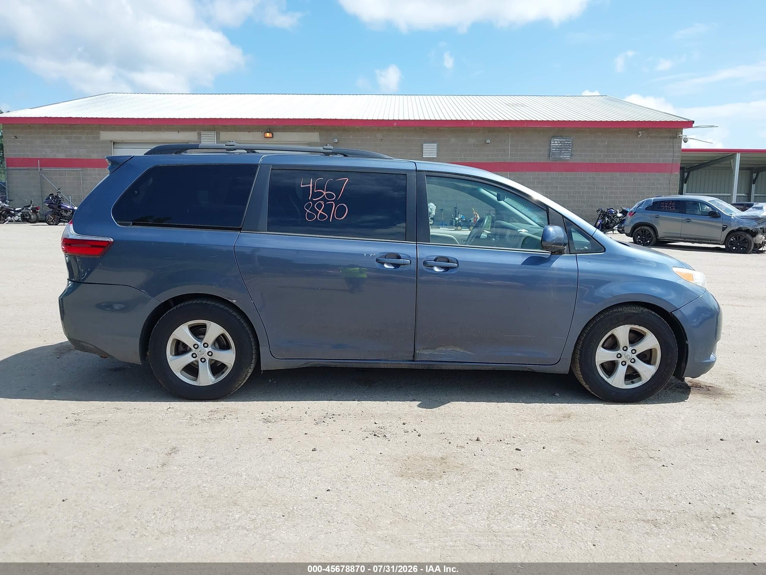 2015 Toyota Sienna Le 8 Passenger Blue vin: 5TDKK3DC1FS540990