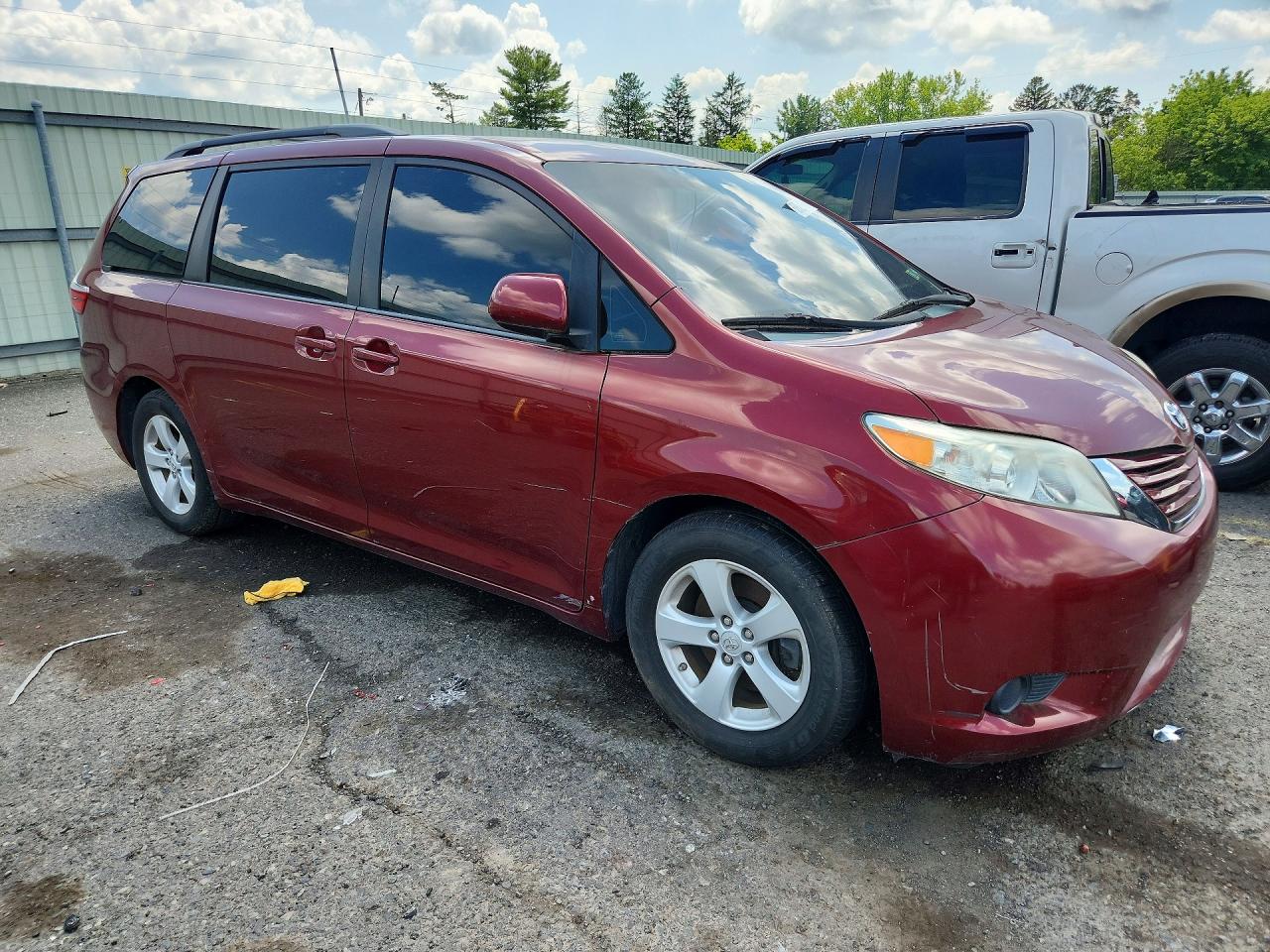 2015 Toyota Sienna Le Red vin: 5TDKK3DC1FS546577
