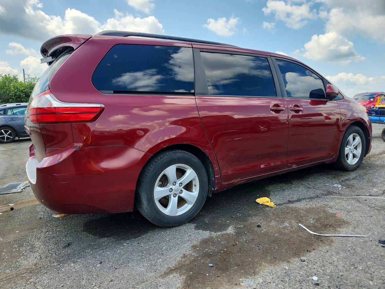 2015 Toyota Sienna Le Red vin: 5TDKK3DC1FS546577