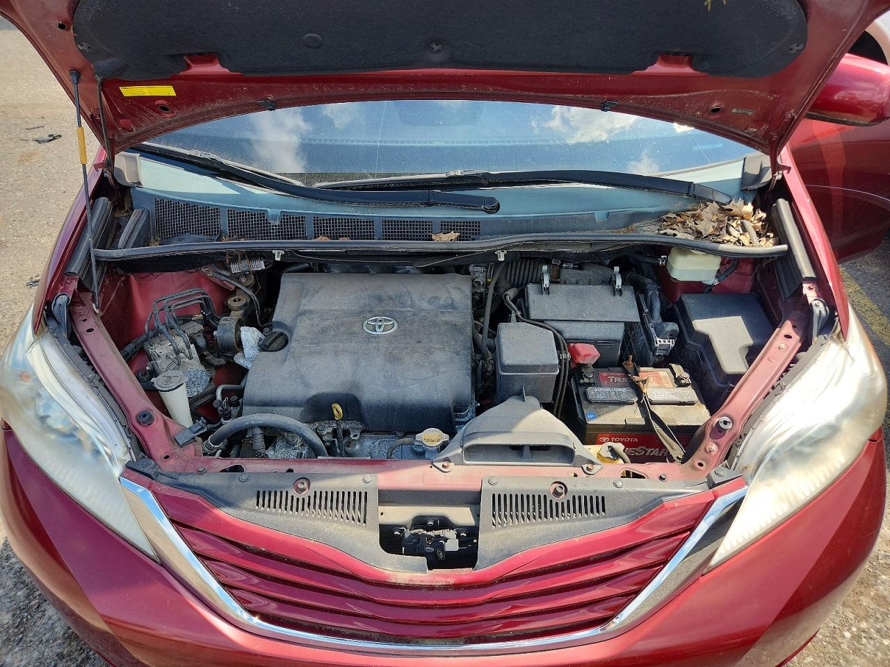 2015 Toyota Sienna Le Red vin: 5TDKK3DC1FS546577