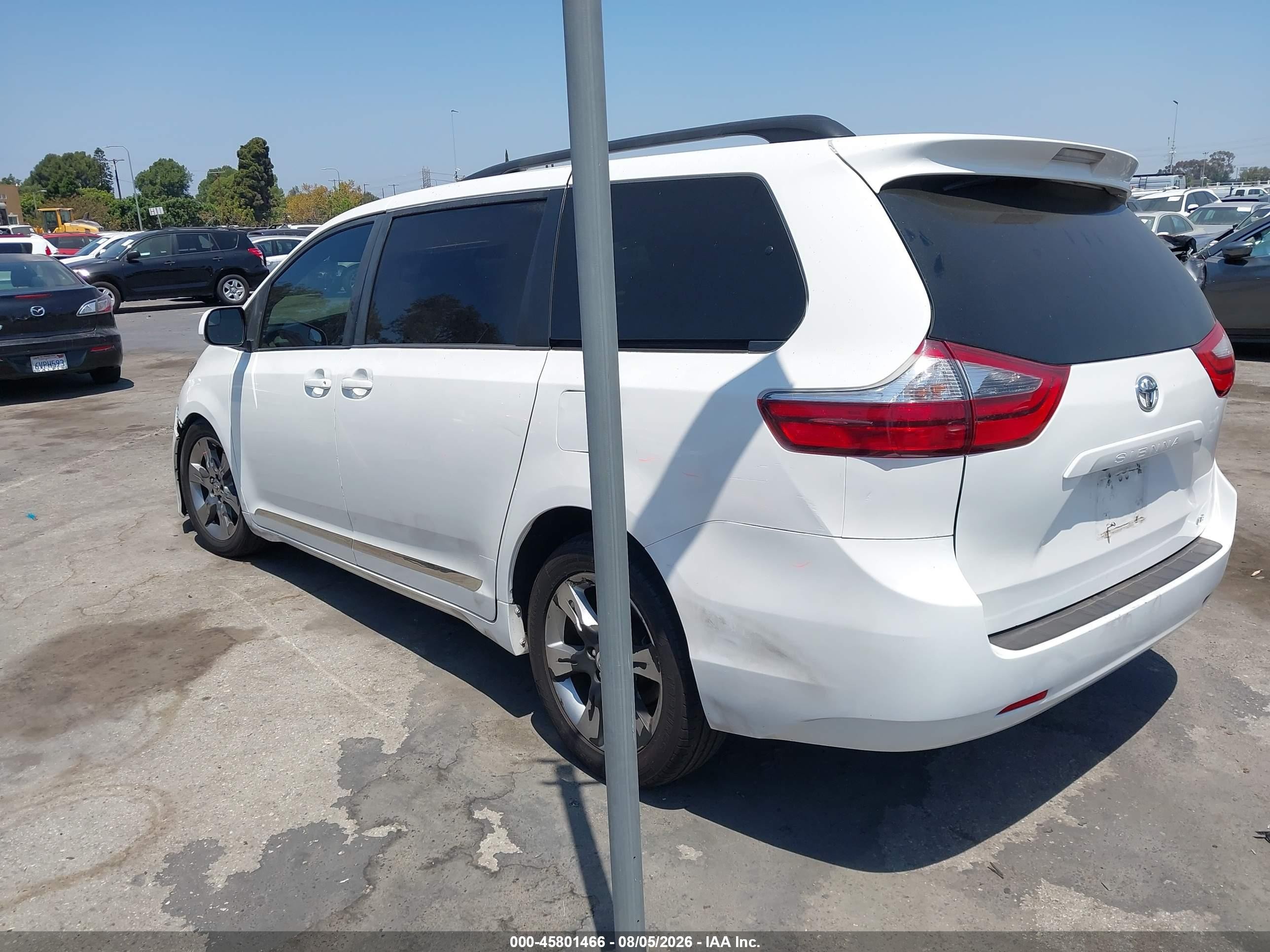 2015 Toyota Sienna Le 8 Passenger Белый vin: 5TDKK3DC1FS573987