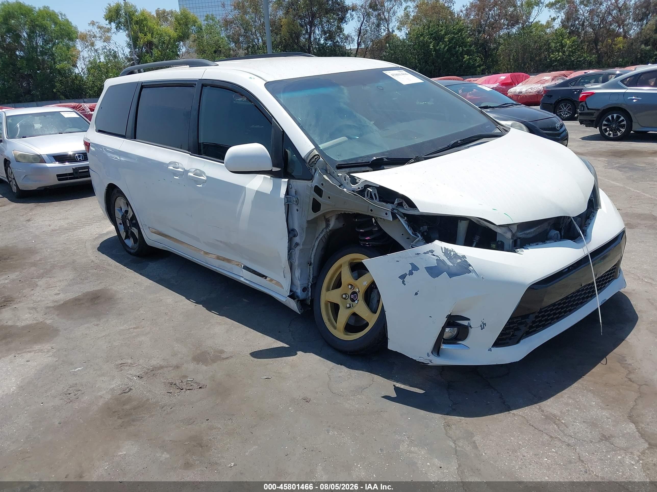 2015 Toyota Sienna Le 8 Passenger Белый vin: 5TDKK3DC1FS573987