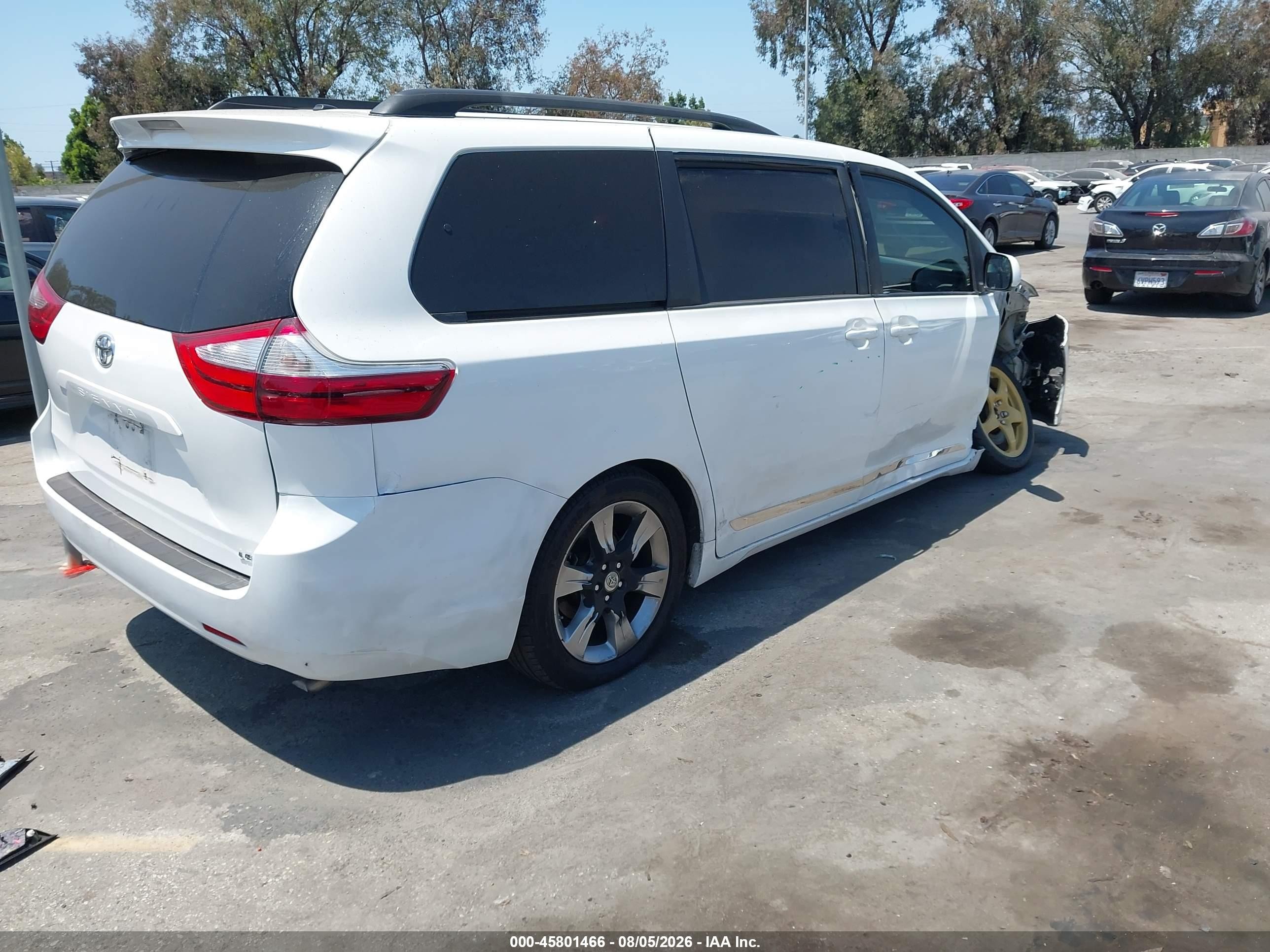 2015 Toyota Sienna Le 8 Passenger Белый vin: 5TDKK3DC1FS573987