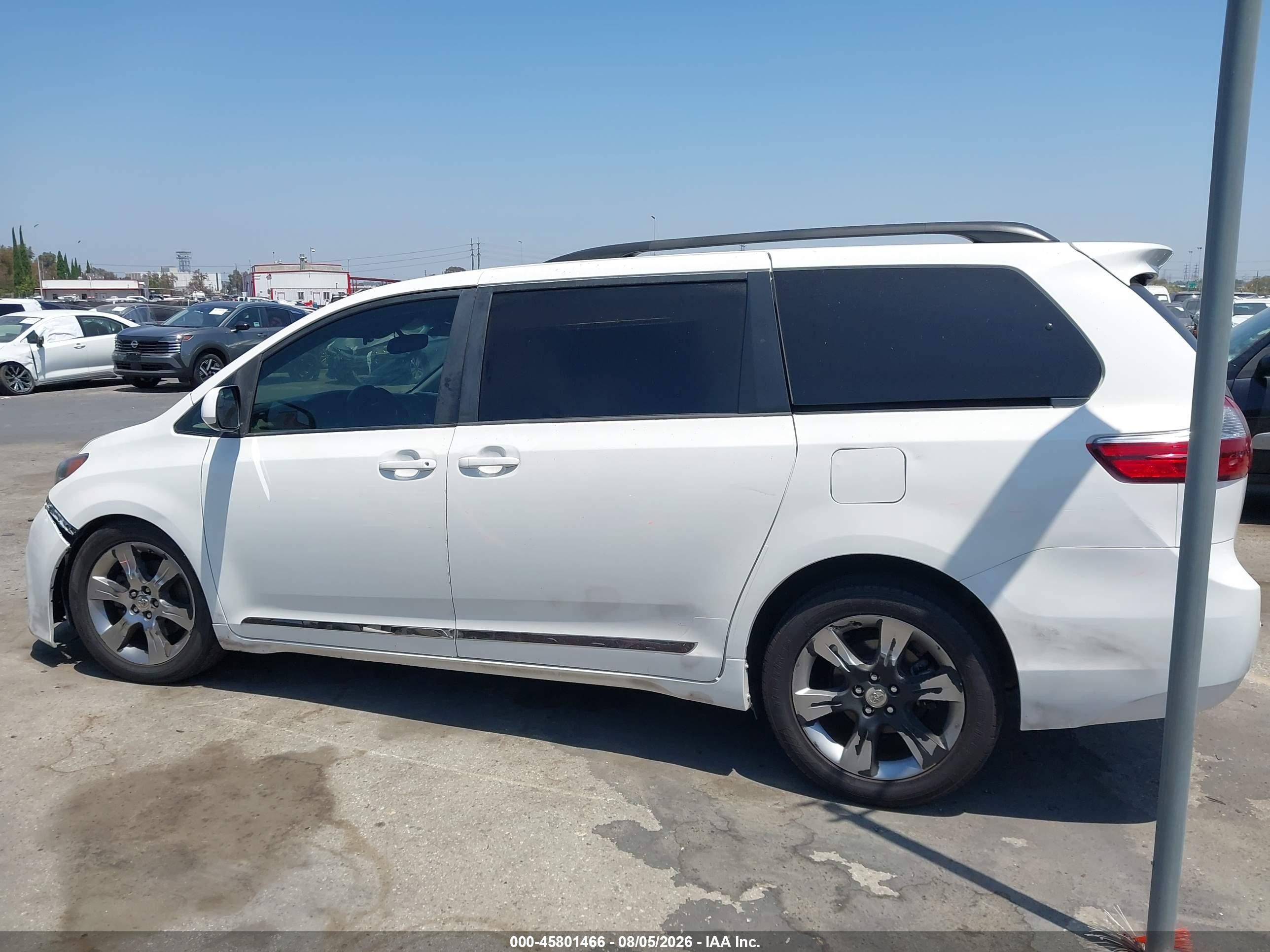 2015 Toyota Sienna Le 8 Passenger Белый vin: 5TDKK3DC1FS573987