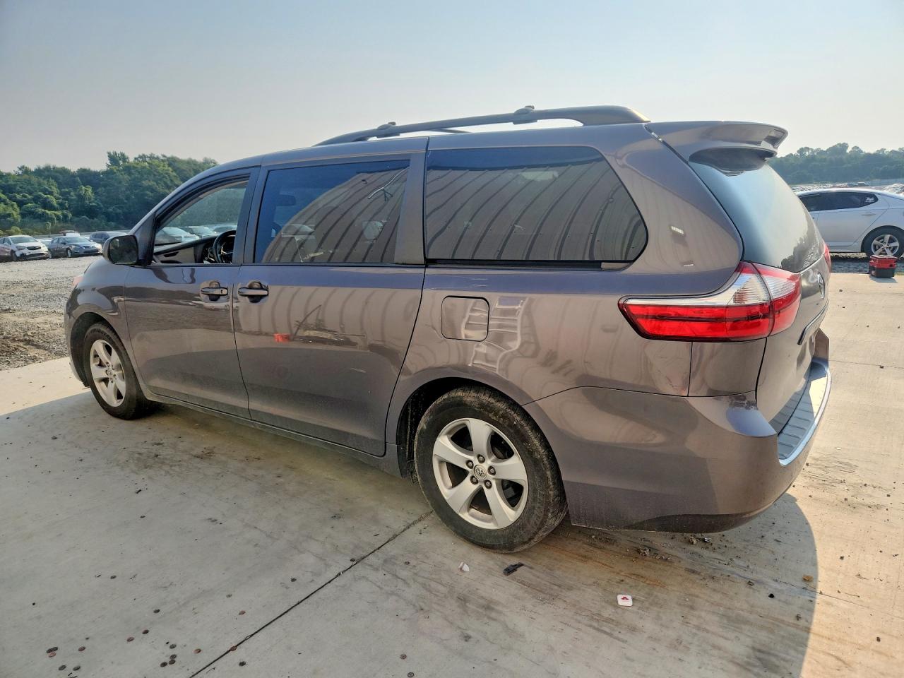 2015 Toyota Sienna Le Gray vin: 5TDKK3DC1FS574928