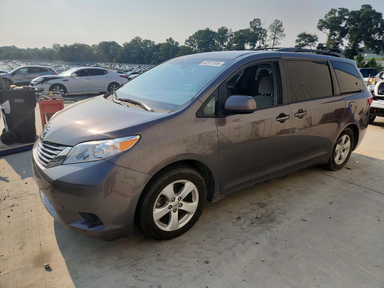 2015 Toyota Sienna Le Gray vin: 5TDKK3DC1FS574928