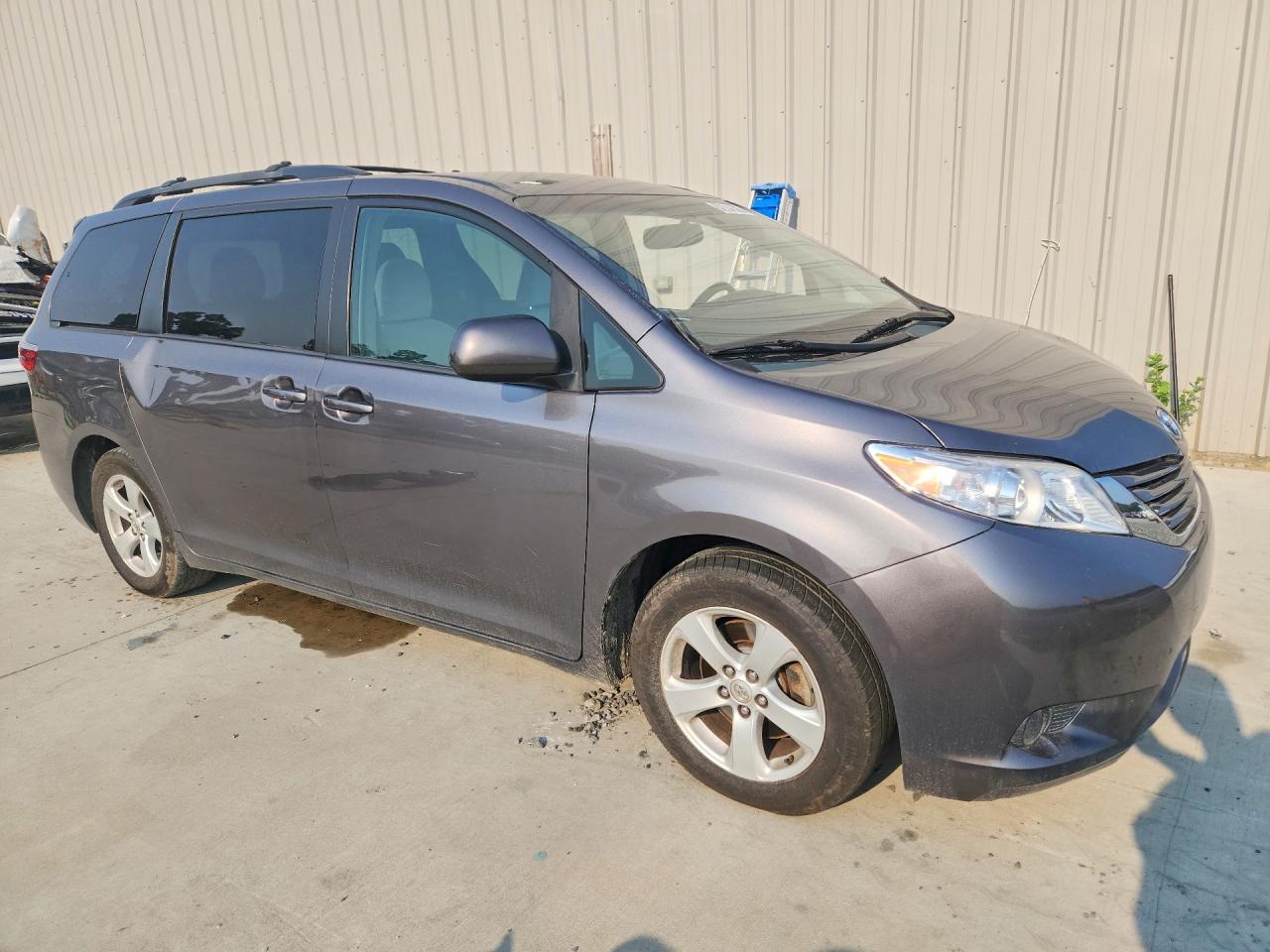 2015 Toyota Sienna Le Gray vin: 5TDKK3DC1FS574928