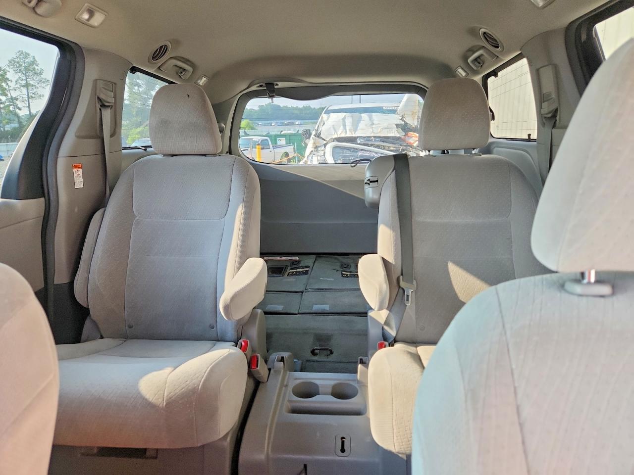 2015 Toyota Sienna Le Gray vin: 5TDKK3DC1FS574928