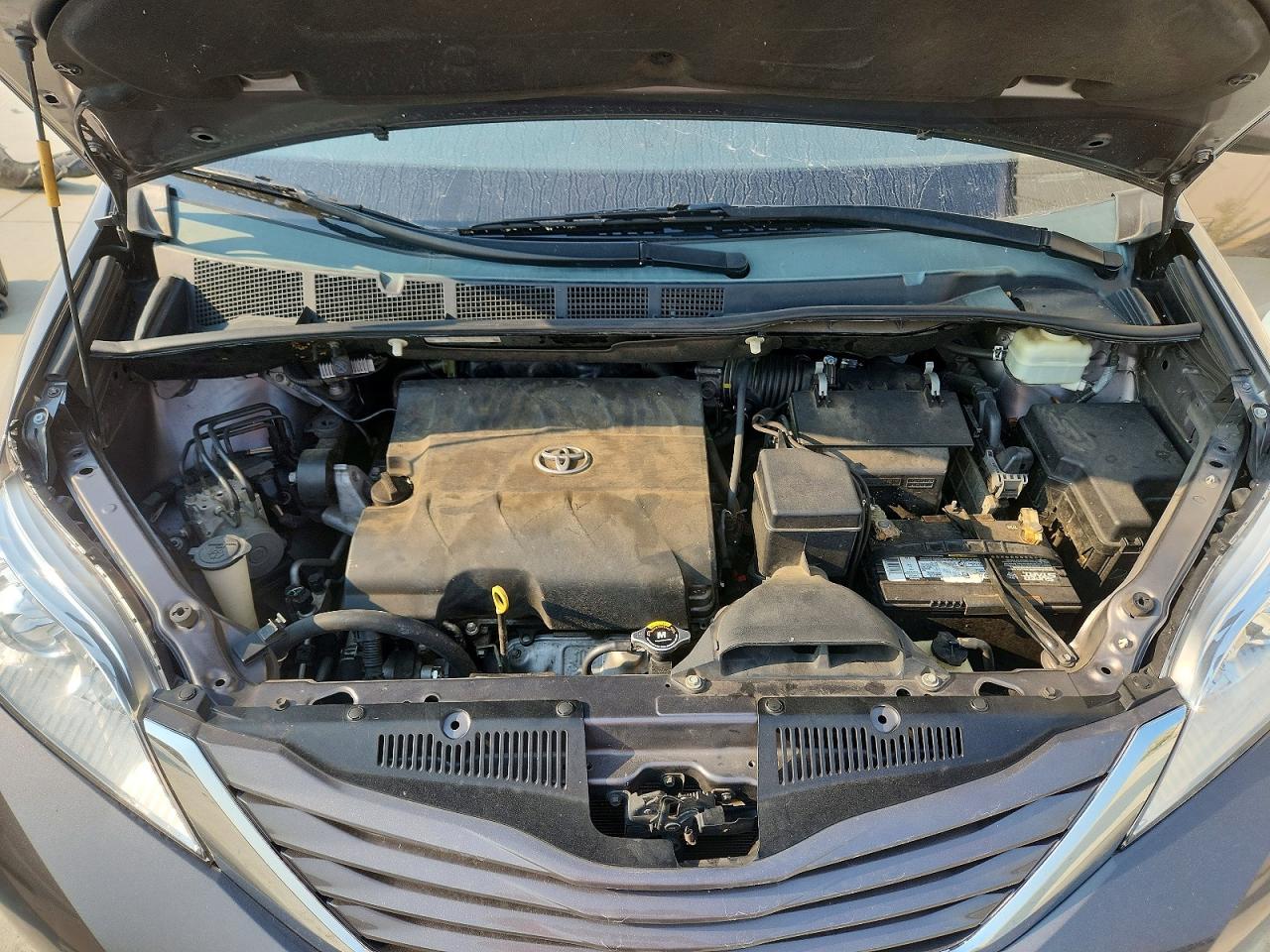 2015 Toyota Sienna Le Gray vin: 5TDKK3DC1FS574928