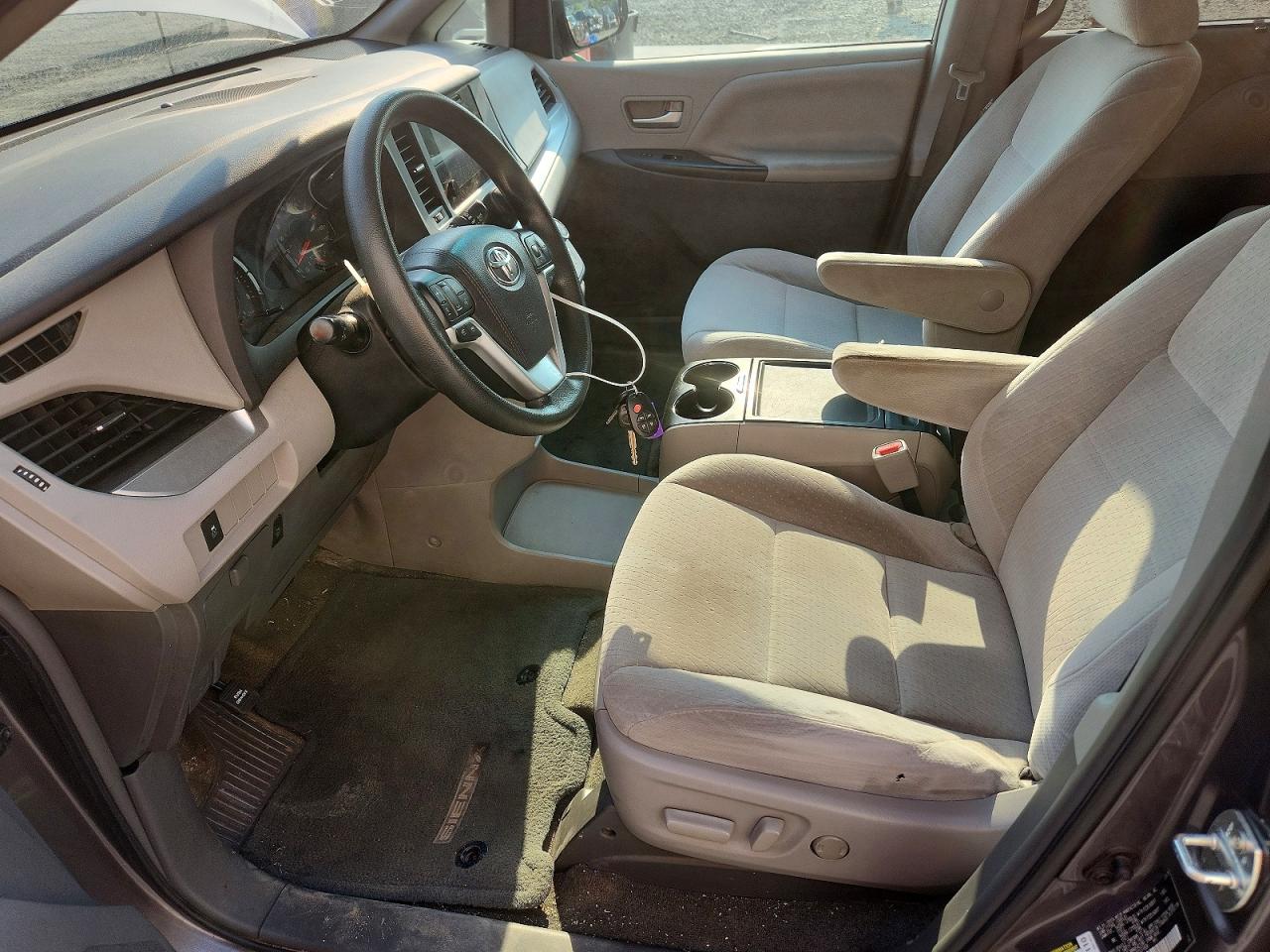 2015 Toyota Sienna Le Gray vin: 5TDKK3DC1FS574928