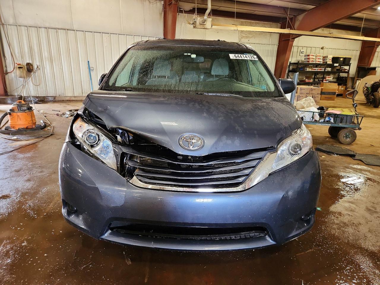 2015 Toyota Sienna Le Blue vin: 5TDKK3DC1FS591941