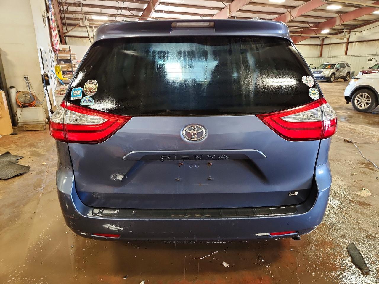 2015 Toyota Sienna Le Blue vin: 5TDKK3DC1FS591941