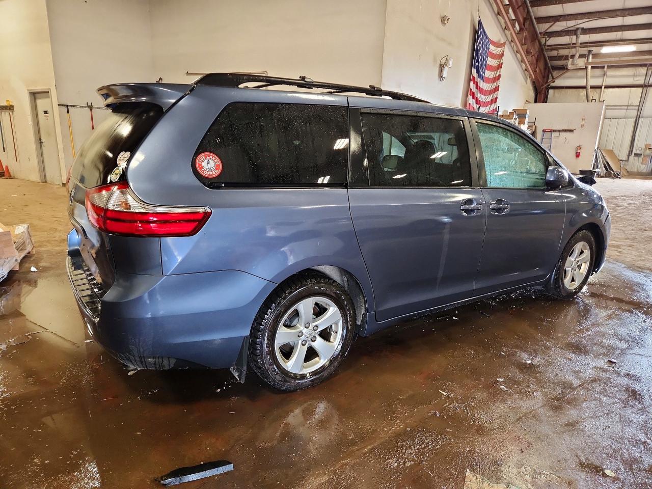 2015 Toyota Sienna Le Blue vin: 5TDKK3DC1FS591941