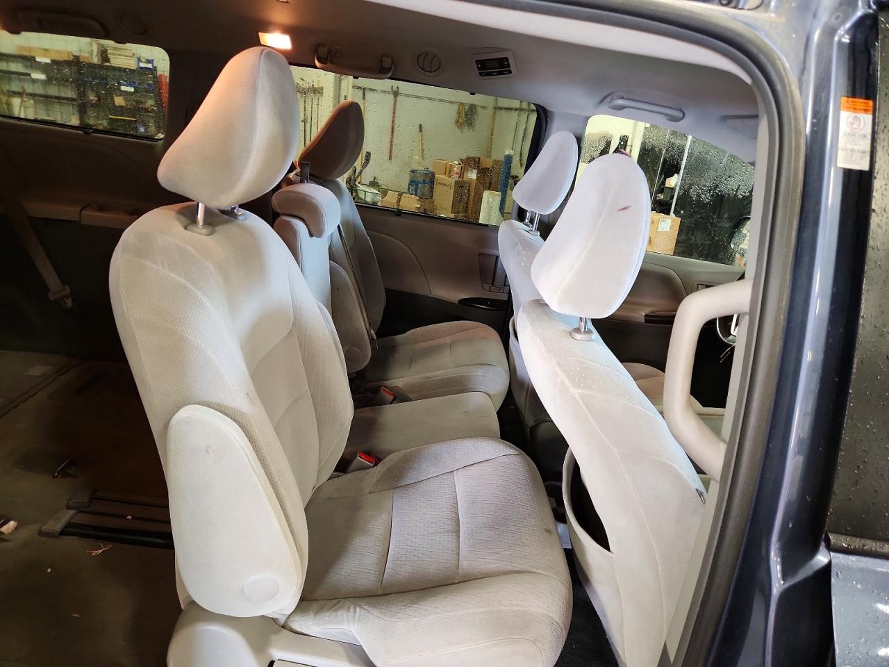 2015 Toyota Sienna Le Blue vin: 5TDKK3DC1FS591941