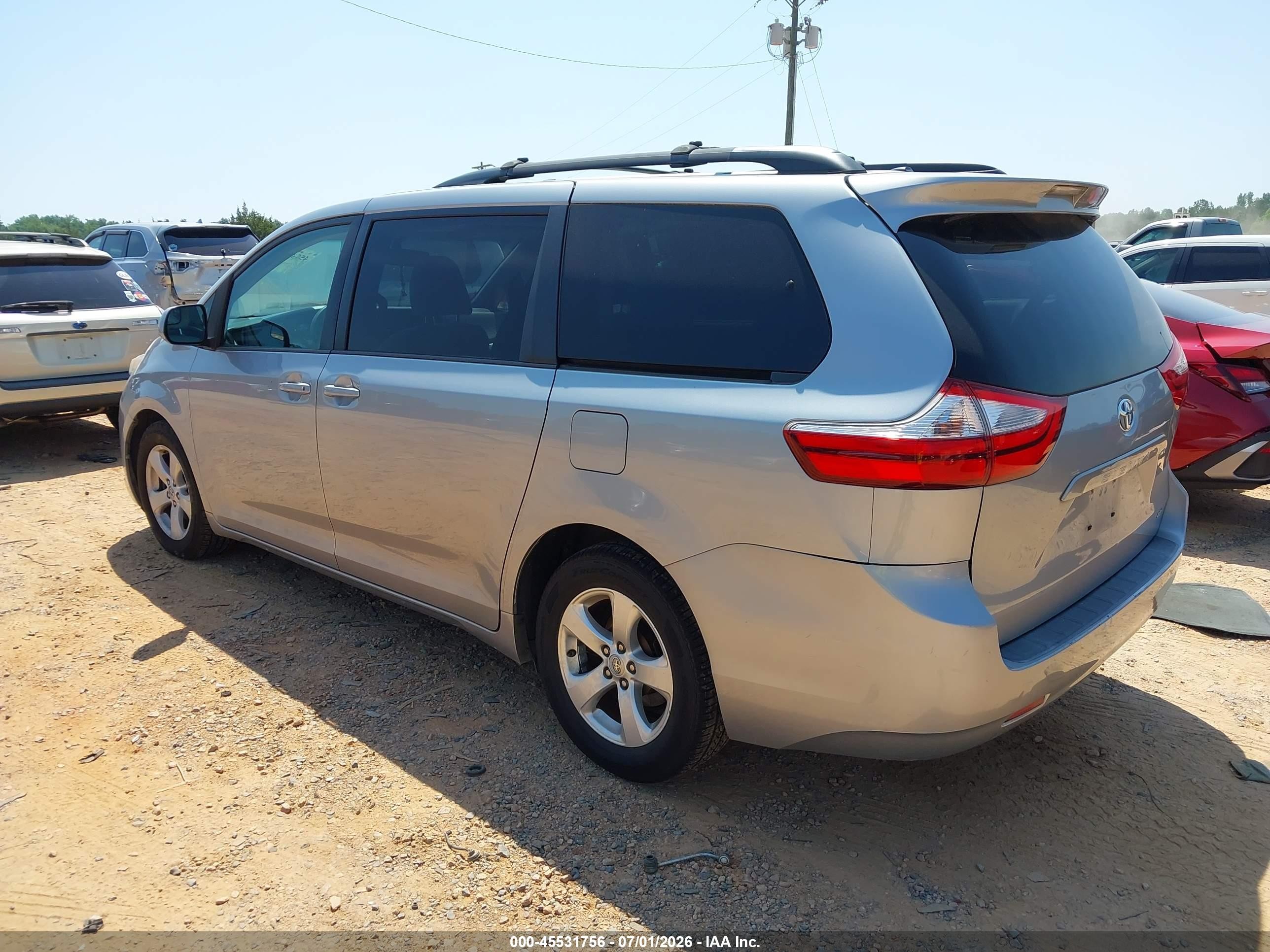 2015 Toyota Sienna Le 8 Passenger Серебряный vin: 5TDKK3DC1FS605241