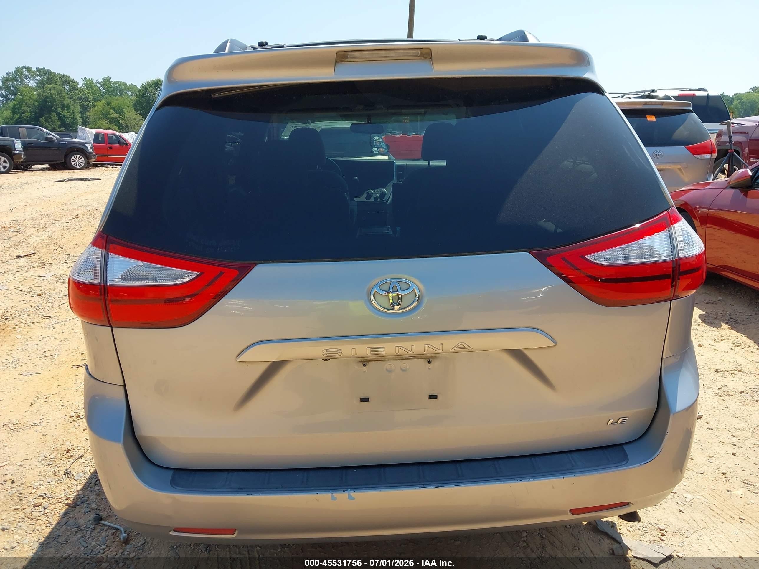 2015 Toyota Sienna Le 8 Passenger Серебряный vin: 5TDKK3DC1FS605241