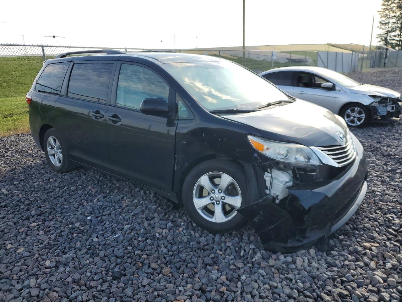 2015 Toyota Sienna Le Black vin: 5TDKK3DC1FS605787
