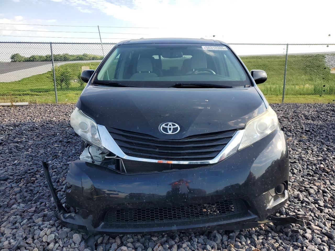 2015 Toyota Sienna Le Black vin: 5TDKK3DC1FS605787