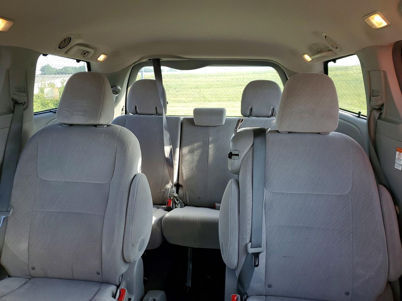 2015 Toyota Sienna Le Black vin: 5TDKK3DC1FS605787