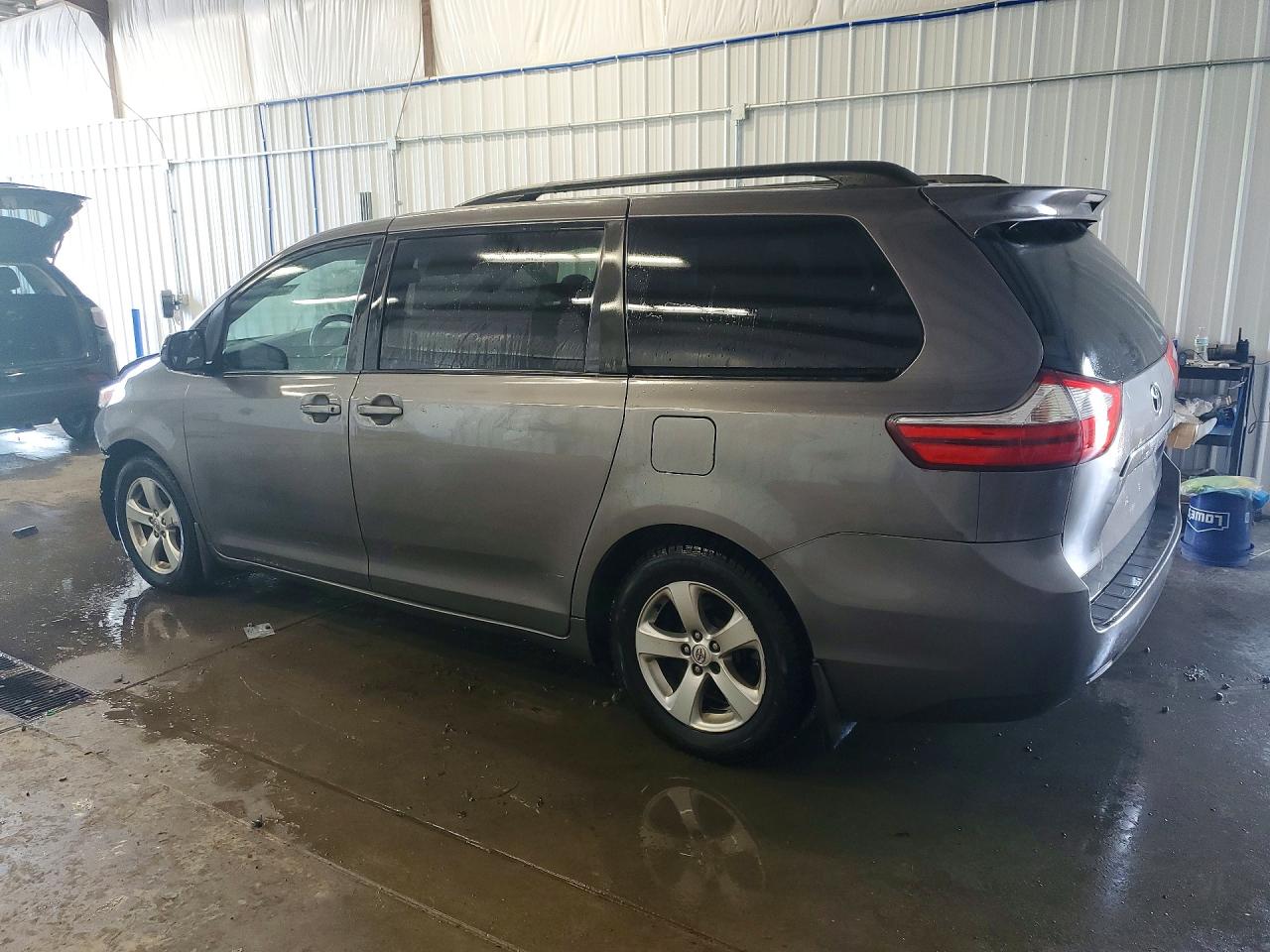 2015 Toyota Sienna Le Gray vin: 5TDKK3DC1FS617180