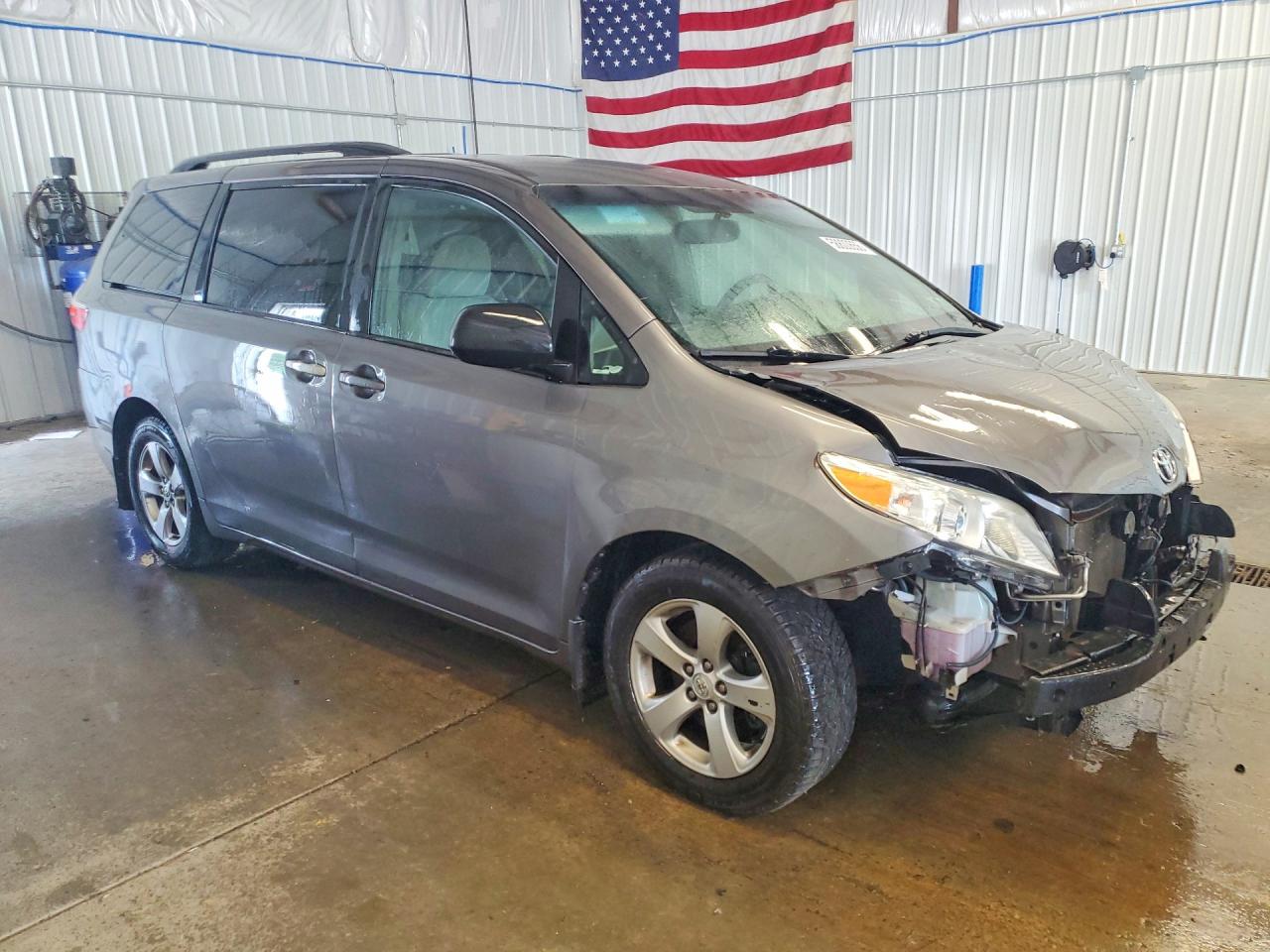 2015 Toyota Sienna Le Gray vin: 5TDKK3DC1FS617180