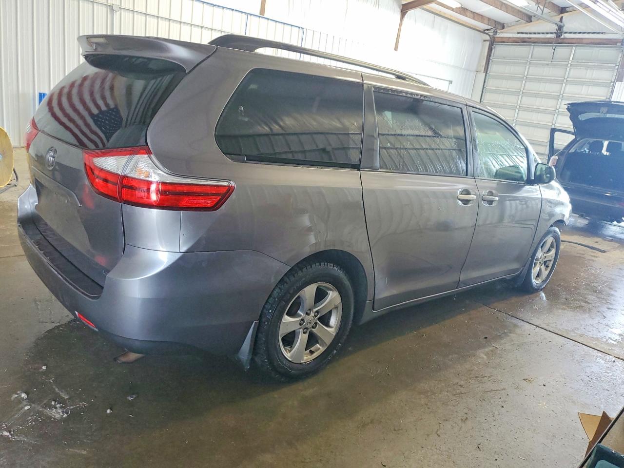 2015 Toyota Sienna Le Gray vin: 5TDKK3DC1FS617180
