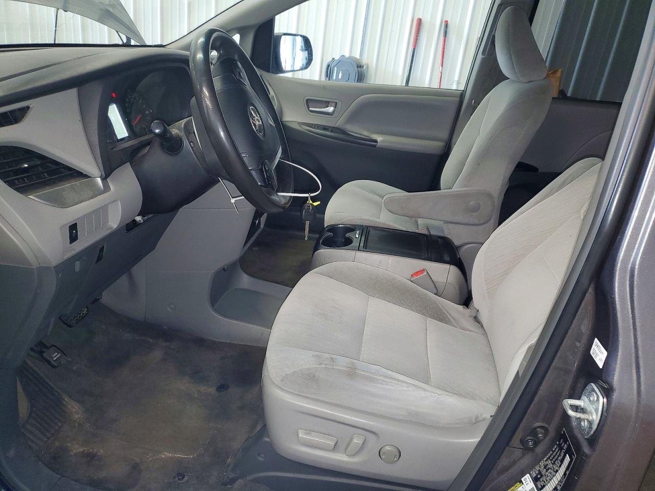 2015 Toyota Sienna Le Gray vin: 5TDKK3DC1FS617180