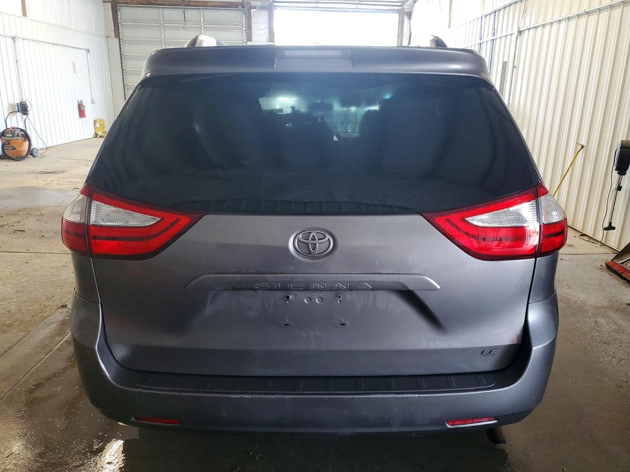 2015 Toyota Sienna Le Gray vin: 5TDKK3DC1FS617180