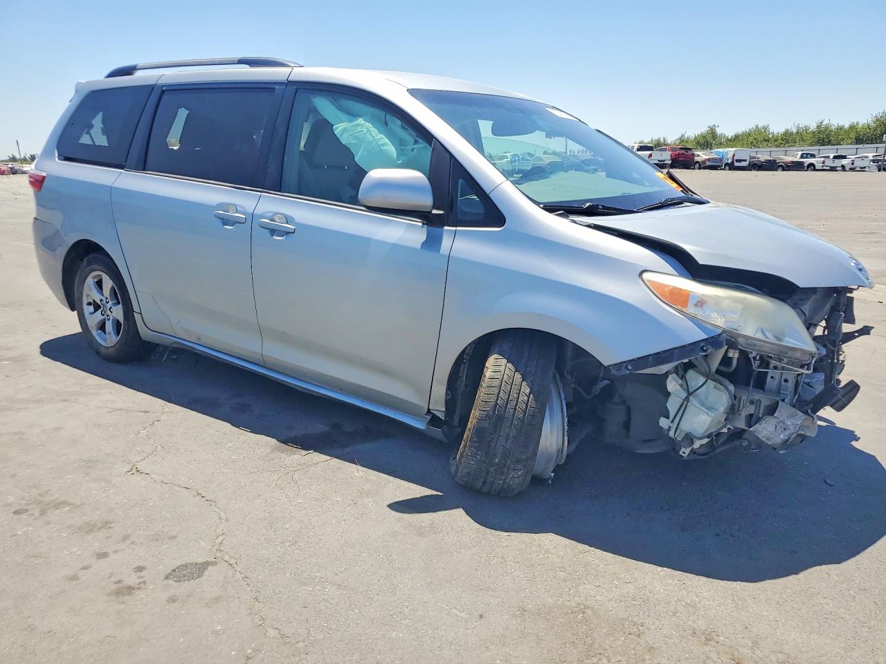 2015 Toyota Sienna Le Silver vin: 5TDKK3DC1FS621262