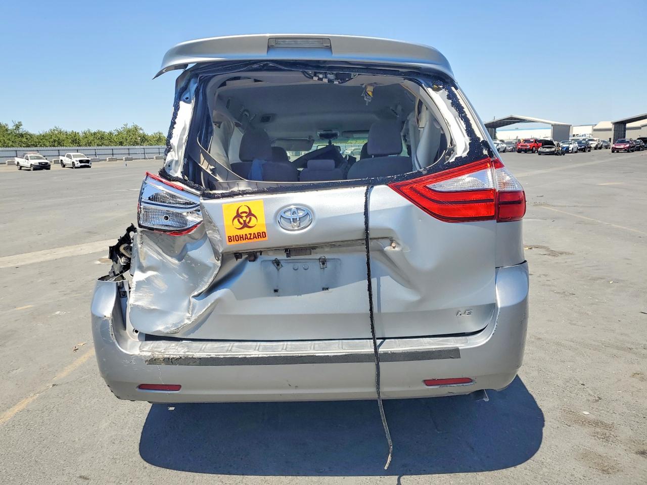 2015 Toyota Sienna Le Silver vin: 5TDKK3DC1FS621262